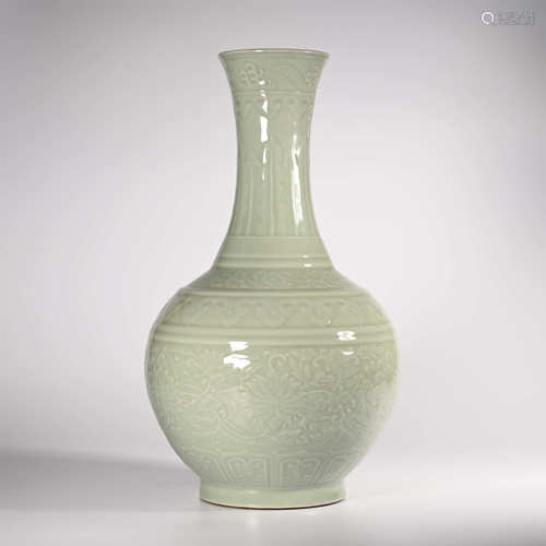 Tongzhi of Qing Dynasty            Blue glaze vase