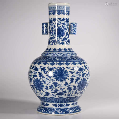 Qianlong of Qing Dynasty            Blue and white vase