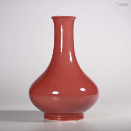 Qianlong of Qing Dynasty            Red glaze bottle