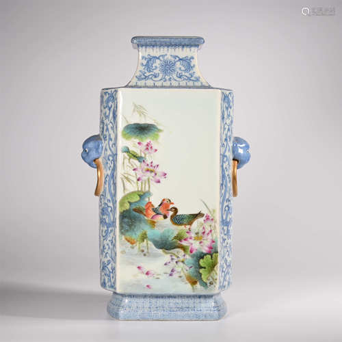 Yongzheng of Qing Dynasty            Pastel square bottle