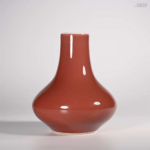 Yongzheng of Qing Dynasty            Red glaze bottle