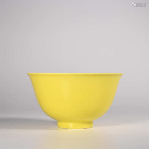 Qianlong of Qing Dynasty            Yellow glazed bowl
