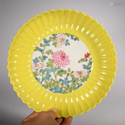 Qianlong of Qing Dynasty            Yellow glazed pink plate