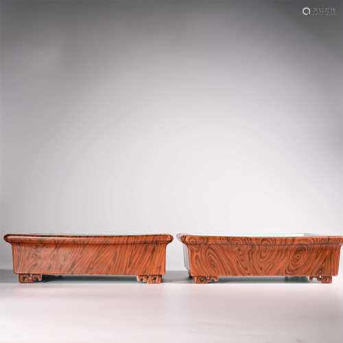 Qianlong of Qing Dynasty            A pair of imitation wood grain flowerpots