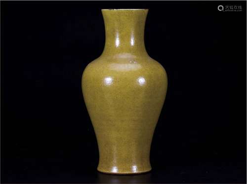 黄釉观音瓶