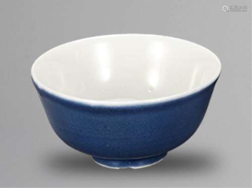 蓝釉小碗