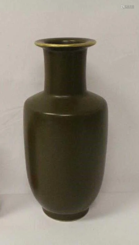 A fine Chinese tea glazed porcelain vase