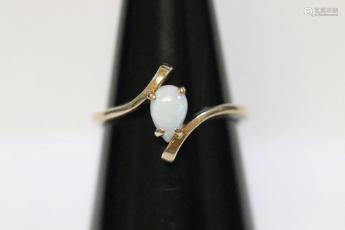 10K Y/G Opal Ring, Size 5.25