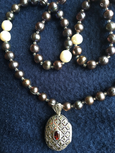 Black & White Pearl Necklace w/ Silver Pendant