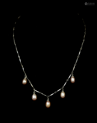 A Silver Necklace with Greyish Pink Pearls