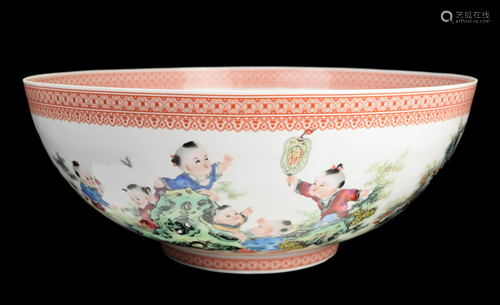 [Chinese] A Jingdezhen Famille Rose E…