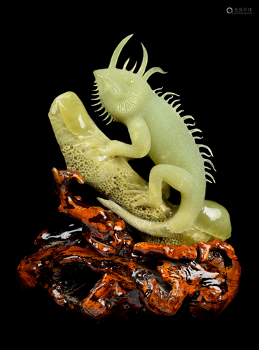 [Chinese] A Xiuyan (Lotus) Jade Carved Lizard …