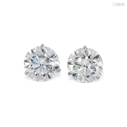 DIAMOND STUDS