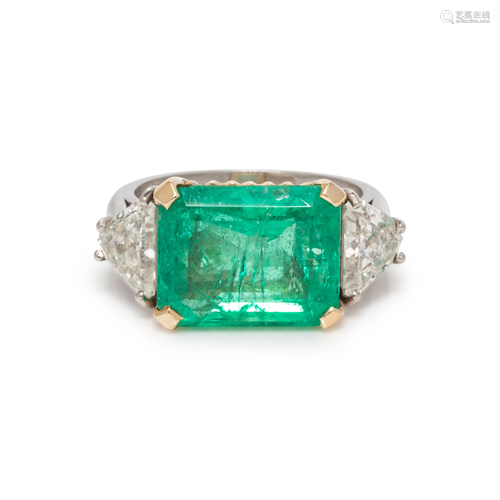 EMERALD AND DIAMOND RING