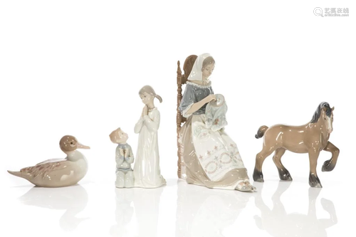 GROUP OF LLADRO PORCELAIN FIGURES