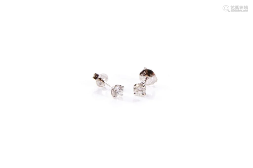 DIAMOND STUD EARRINGS, 1g