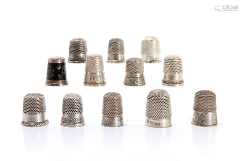 GROUP OF TWELVE SILVER THIMBLES 60g