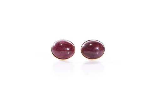 RUBY CABOCHON EARRINGS, 5.7g