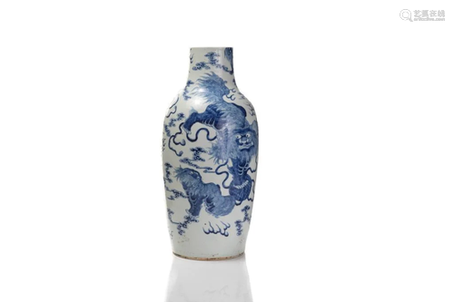 LARGE CHINESE BLUE & WHITE PORCELAI…