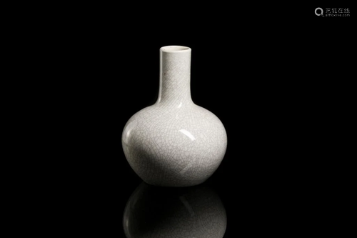 WHITE CRACKLE GLAZED PORCELAIN BOTT…