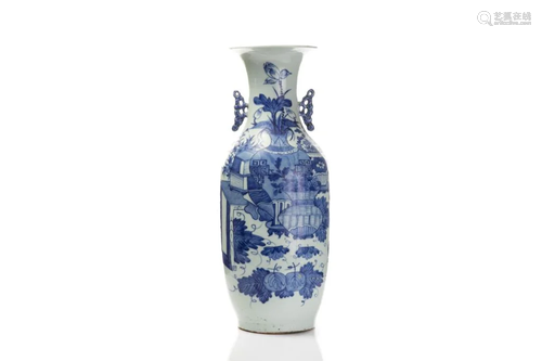 LARGE CHINESE BLUE & WHITE PORCELAI…