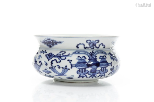 CHINESE BLUE & WHITE PORCELAIN BASIN