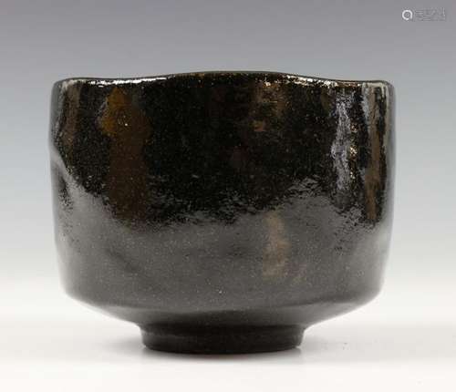 Japan, zwarte Raku keramiek theekom (chawan), gesi…