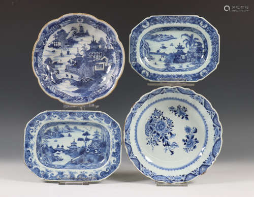 China, paar blauw wit porseleinen schotels en twee…