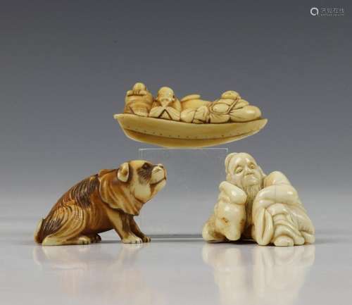 Japan, drie ivoren netsuke, 19e eeuw,waaronder boo…