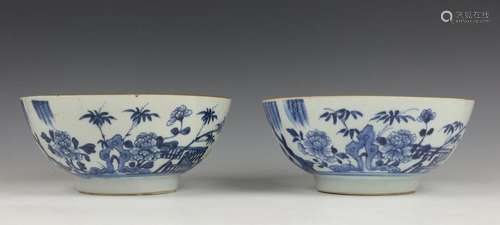 China, paar blauw wit porseleinen kommen, Qianlong…