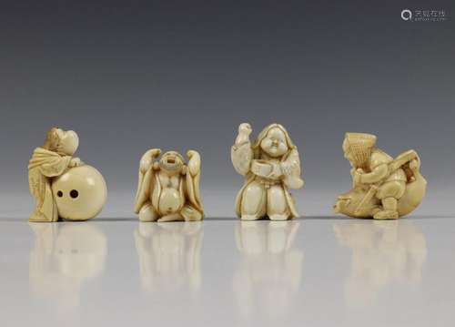 Japan, vier ivoren netsuke, Meiji periode,waaronde…