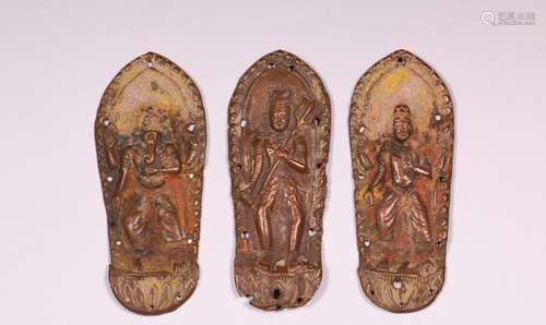 Nepal, drie repousse amuletten, eind 19e eeuw,met …