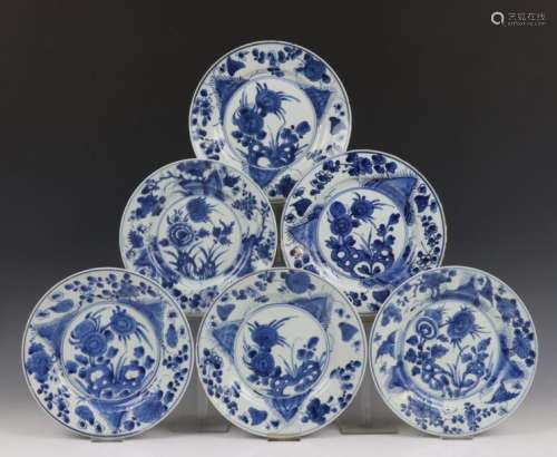 China, serie van acht blauw wit porseleinen borden…