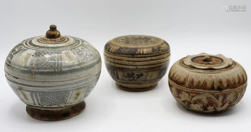 Group of (3) Thai Sawankhalok Ceramic Lid…