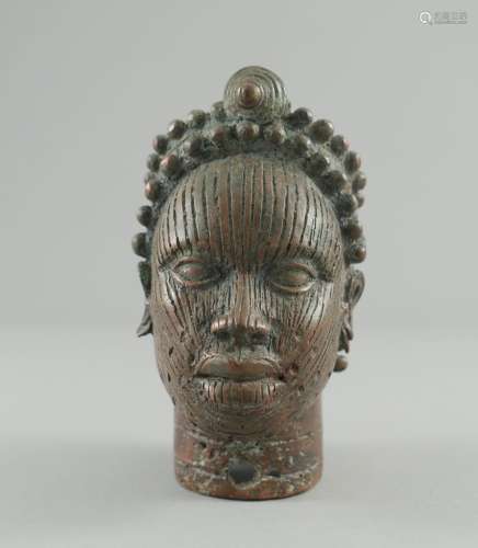 Kleiner Bronzekopf der Benin.