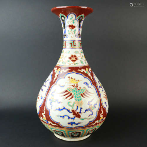A Multicolored Gourd-shaped Porcelain Vase