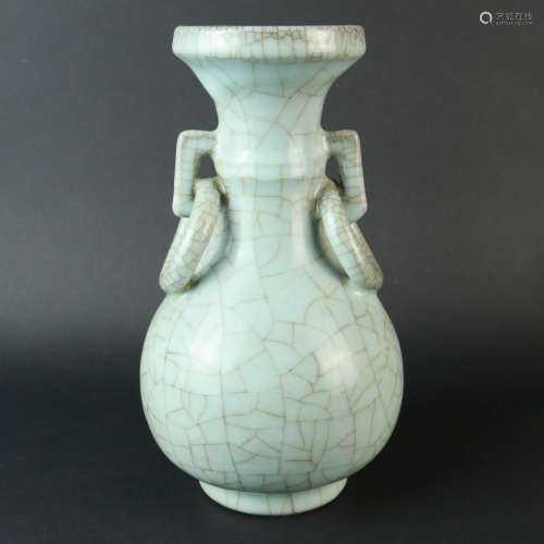 A Ge Kiln Double-eared Porcelain Vase