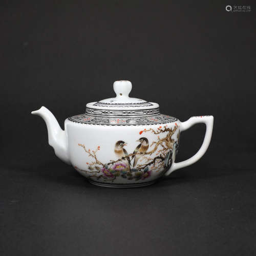 A Famille Rose Bird-and-flower Porcelain Teapot