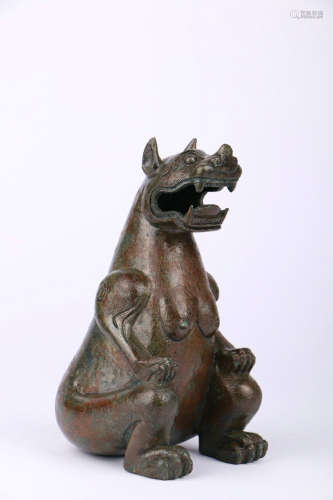 chinese bronze roaring bear ornament,han dynasty