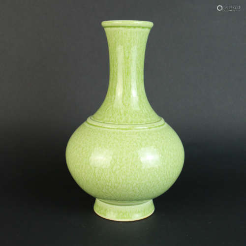 A Green Glazed Porcelain Tianqiuping