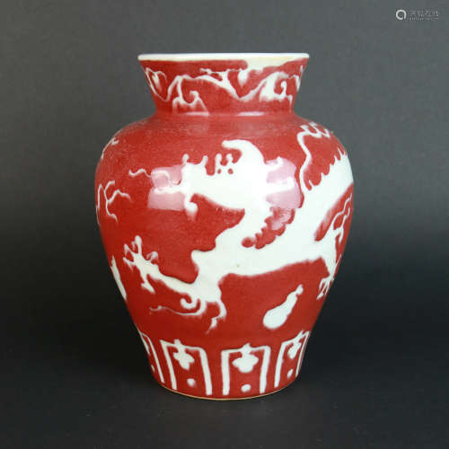 A Red Glazed White Dragon Pattern Porcelain Jar