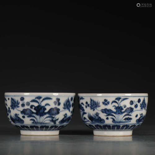 A Pair of Blue and White Fish and Seaweed Porcelain Cups