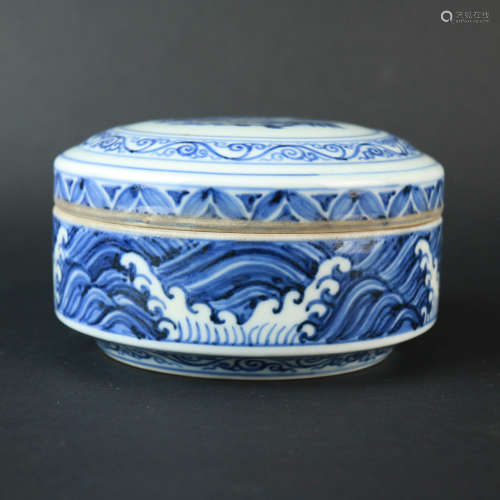 A Blue and White Seawater and Phoenix Porcelain Powder Box