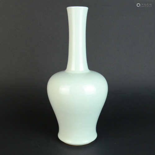 A Celeste Glazed Bell-shaped Porcelain Zun