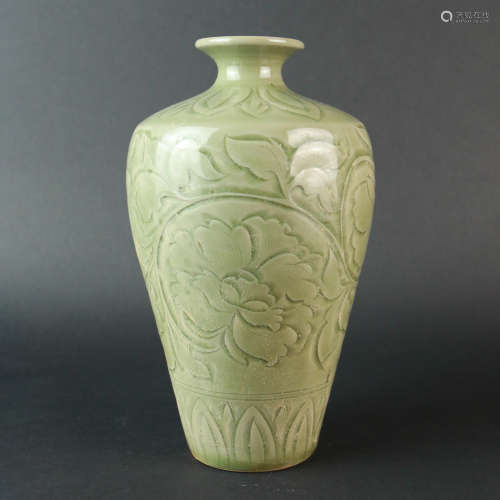 A Yaozhou Kiln Flower Inscribed Porcelain Plum Vase