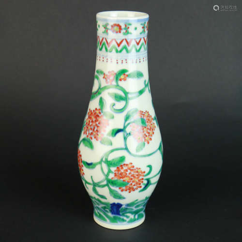 A Doucai Dragon Pattern Porcelain Vase