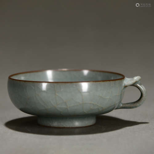 A Guan Kiln Porcelain Cup