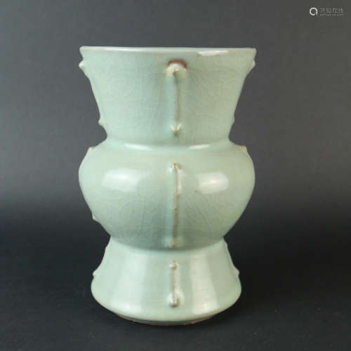 A Guan Kiln Porcelain Zun