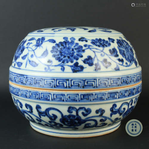 A Blue and White Porcelain Box
