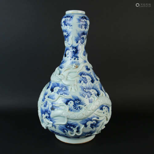 A Blue and White Dragon Inlaid Porcelain Garlic-head-shaped Vase